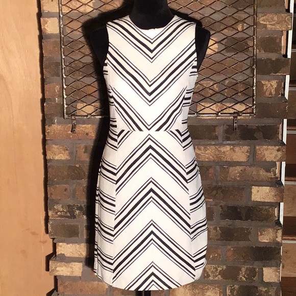 H&M form fitting cotton mix lined dress black chevron on cream 6 - Picture 2 of 5